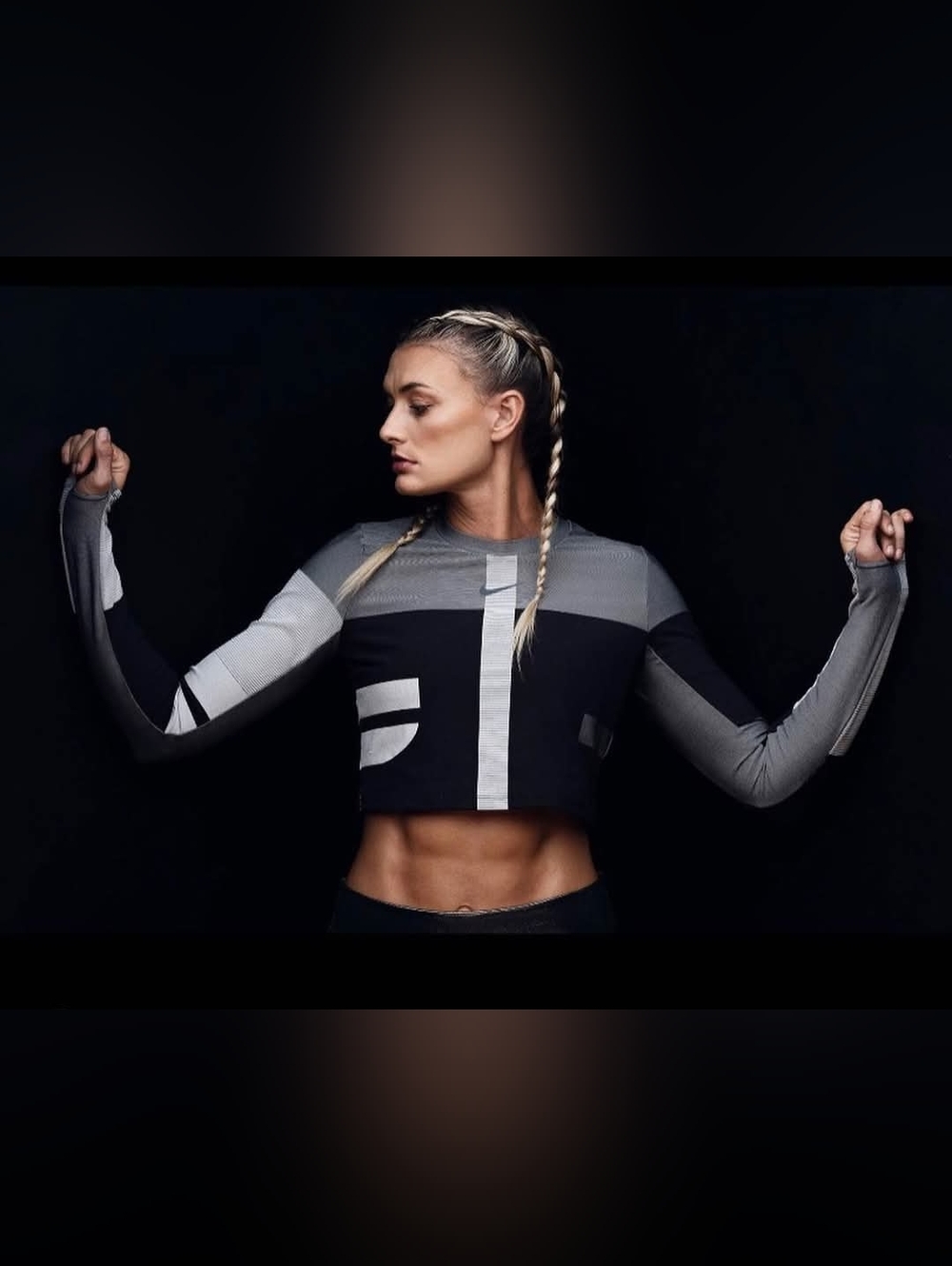 Nike Black & Gray Long-Sleeve Cropped Athletic Top Size Small Like New - Picture 3 of 7